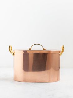 Copper bread bin in front of a white background. Brass Plaques, Copper Design, Bread Bin, Writer Gifts, Brass Hand, Liquid Measuring Cup, Brass Handle, Copper Kitchen, Cleaning Materials