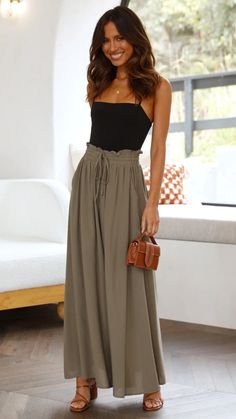 Look Working Girl, Flowy Wide Leg Pants, Casual Chique, Pants Details, Women Pants Casual, High Waisted Trousers, British Indian, Wide Leg Trousers