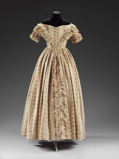 Dress | V&A Explore The Collections Museum Dress, 1840s Dress, 19th Century Dress, Western Womens Fashion, 1850s Fashion, Museum Fashion, 20th Century Fashion