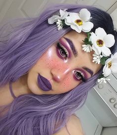 Purple Makeup Looks, Fantasy Make-up, Longhair Hairstyles, Freckles Makeup, Ombre Purple, Colourful Hair, Rave Makeup, Purple Makeup, Beauty Make-up