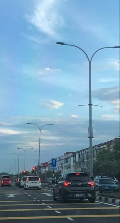 cars are stopped at an intersection on a cloudy day