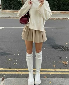 Cold Outfits, Neue Outfits, Paris Outfits, Fall Fits, Autumn Outfits, White Boots, Mode Inspo, Looks Chic, Winter Fits