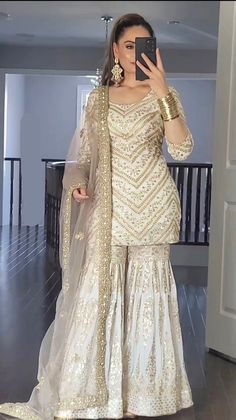 White Sharara, Sharara Designs, Pani Puri, Desi Fashion Casual, Pakistani Fancy Dresses, Salwar Kamiz, Indian Dresses Traditional, Traditional Indian Outfits, Simple Pakistani Dresses