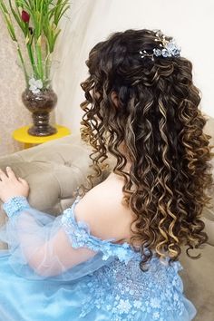 Cute Prom Hairstyles For Curly Hair, Curly Hair For Quinceanera, Curly Hair Ideas For Wedding, Natural Curls Prom Hair, Quinceanera Hairstyles For Natural Curly Hair, Curly Hair Bride Hairstyles, Wedding Hairstyles For Curly Hair Natural, Bride Hairstyles Curly Hair, Natural Curly Hair Wedding Styles