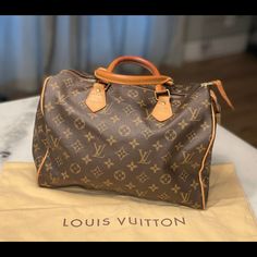 Beautiful Classic Monogram Speedy 30. In Very Good Condition. A Little Worn On The Bottom Corner Piping. Very Clean. Original Owner. Speedy 30 Bandouliere, Louis Vuitton Totally Mm, Speedy Bandoulière 25, Speedy 30 Louis Vuitton Bag, Louis Vuitton Totally, Speedy 25 Monogram, Louis Vuitton Speedy 40, Louis Vuitton Speedy 25 Monogram, Louis Vuitton Neverfull Gm