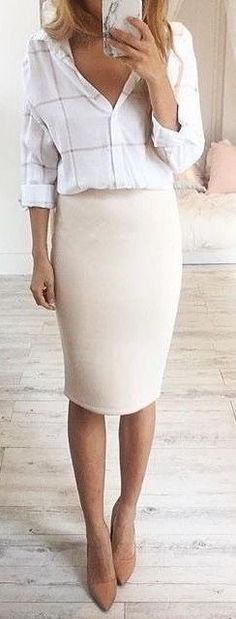 Simple. Elegant. Very grown-up Cream Skirt Outfit Winter, Beige Pencil Skirt Outfit, Cream Skirt Outfit, Skirt Outfit Winter, Pencil Skirt Outfit, Beige Pencil Skirt, Fall Trends Outfits, Pencil Skirt Outfits, Cream Skirt