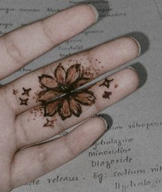 Mehendi
Flowers
Henna Mehandi Photography, Mehandi Simple, Mehandi Wedding, New Mehandi, Cute Henna Tattoos, Henna Style Tattoos, Henna Inspired Tattoos, Cute Henna