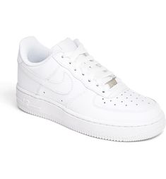 Best White Sneakers, Nike Shoes Air Force, Dad Sneakers, Nike Air Shoes, Trending Sneakers, Adidas Nmd, Retro Sneakers, White Nike, Classic Sneakers