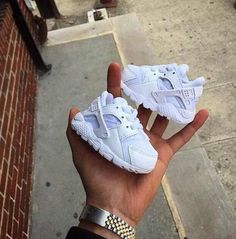 Nike Huarache: toddler sizing Casual Nike Sneakers For Playtime, Cute White Nike Sneakers, Trendy Baby Clothes, Baby Boy Shoes, Trendy Baby