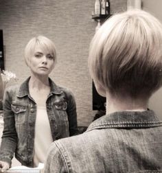 Blonde Graduated Bob, Jaime Pressly, Short Bobs, Dramatic Hair, New Hair Trends, Medium Bob Hairstyles, 2015 Hairstyles, Cut Her Hair, Hair Bob