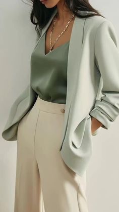 Business Outfits Women, Beige Pants, Business Casual Outfits For Work, Classy Work Outfits, Wedding Guest Outfit Summer, Stylish Work Outfits, Meryl Streep, Business Outfit, Casual Work Outfits