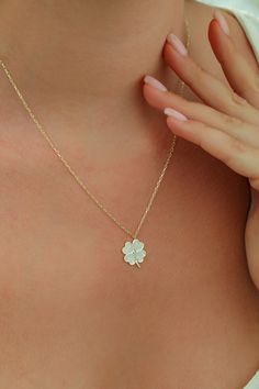 Gold Diamond Four Leaf Clover Shamrock Necklace, Delicate Lucky Flower Charm Necklace, Clover Nature Jewelry Our gold diamond necklaces are perfect choice for a Christmas, Mother's Day, valentine's day, birthday, wedding, anniversary, graduation, engagement, bridesmaid, and best friends gift. It's a good way to show appreciation to your mom, girlfriend, wife, grandmother, grandchildren, daughter, sister, best friend, boss or a co-worker. Also, a special treat just for yourself.   FEATURES * Soli Shamrock Necklace, Lucky Flower, Necklace For Everyday, Lucky Charm Necklace, Flower Charm Necklace, Clover Jewelry, Four Leaf Clover Necklace, Clover Charm, Necklace Delicate