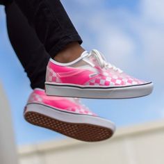 Brand New In Box With Tags Comfycush Slip-Sk Vans Nen Pink Vans Classic Black, Vans Shoes Women, Cc Shoes, Camo Shoes, Vans Pink, Summer Footwear, Black Leather Sneakers, Color Scale