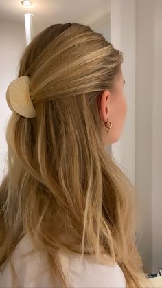 Pony Hairstyle, Half Pony, Warm Blonde Hair, Hair Styles For Long Hair, Honey Brown Hair, Dirty Blonde Hair, Honey Blonde Hair, Latest Hair, Ribbon Hairstyle