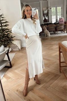 Maternity Skirt Outfits, Satin Midi Skirt Outfit, Slip Midi Skirt, Graduation Outfit Ideas, Skirt Outfit Fall, Satin Skirt Outfit, Winter Maternity Outfits