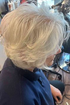 Butterfly Haircut Ideas for a Fun, Feminine Look Short Butterfly Haircut, Shag Bob Haircut, Butterfly Bob, Layered Wavy Bob, Short Textured Bob, Shaggy Bob Hairstyles, Shaggy Bob Haircut, Wavy Layers