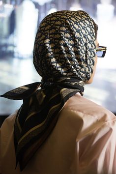 Scarf Aesthetic, Scarf Photography, Scarf Outfit, Muslim Hijab, Classy Fashion, Spring Street Style, Hijabi Fashion