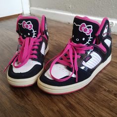 Mcbling Sneakers, Hello Kitty Skateboard, Gyaru Shoes, Scene Kid Fashion, Scene Shoes, Shoes Y2k, Mcbling Fashion, Hello Kitty Shoes, Kitty Clothes