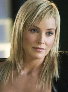 Sharon Stone Basic Instinct, Sharon Stone Hairstyles, V Shaped Haircut, Brown Blonde Hair, Haircuts For Fine Hair, Medium Hair Cuts, Medium Length Hair Cuts