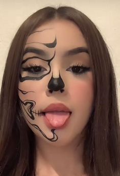 Half Skeleton Makeup, Half Skeleton, Cute Halloween Makeup, Skeleton Makeup, Halloween Makeup Pretty, Amazing Halloween Makeup, Halloween Makeup Inspiration, Smink Inspiration, Halloween Makeup Easy