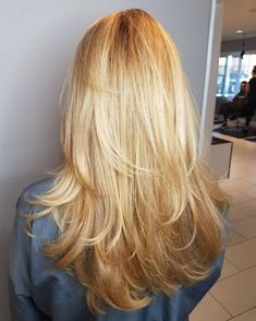 Long Layered Strawberry Blonde Hairstyle Blonde Layered Hair, Women Haircuts Long, Layered Hair With Bangs, Hair Blond, Strawberry Blonde Hair, Blonde Hair Looks