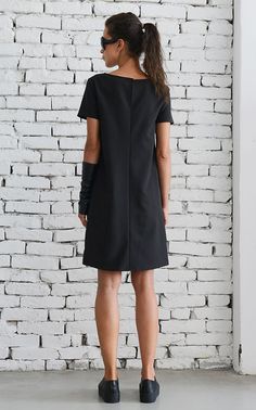 Casual Black Dress With 3/4 Length, Casual Black 3/4 Length Dress, Casual Black Dress 3/4 Length, Black Shift Midi Dress Knee-length, Black Long Top, Short Black Dress, Black Relaxed Fit T-shirt Dress With Short Sleeves, Short Noir, Pretty Shorts