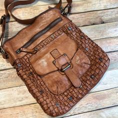 New Without Tags Cross Body Strap Inside And Outside Pockets Woven Leather 10.5” X 12” 8473