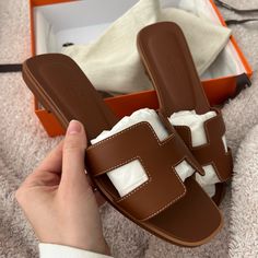 Hermes Oran Sandals Brown Pristine With Box And All Packaging And Shoe Bags Size 39 Hermes Oran Brown, Hermes Flat Sandals, Hermes Sandals Women, Brown Hermes Sandals, Anya Smile, Old Money Sandals, Hermes Flats, Sandal Hermes, Hermes Heels