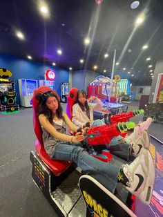 Gaming Arcade Aesthetic, Photo Games Activities, Gamer Friends Aesthetic, Arcade Friends Aesthetic, Aesthetic Arcade Pictures, Game Arcade Aesthetic