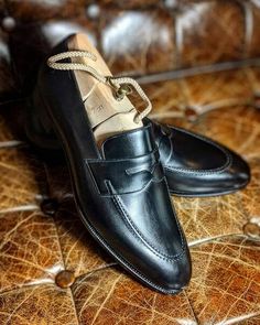 <p>Shoes+Detail</p> ++++++++++ ++++++++++++++++++++<p><strong>Upper:</strong>+High+Quality<span+style="color+:#539B00"<p>+Calf+Leather<p> ++++++++++++++++++++++++++++++++++++++++++++++++++++++++++++++++++++++++<p><strong>Inner:</strong>+Soft+Leather+</p> ++++++++++++++++++++++++++++++++++++++... Black Penny Loafers, Ascot Shoes, Quality Leather Boots, Alligator Shoes, Crocodile Shoes, Custom Design Shoes, Bespoke Shoes, Shoes For Sale, Leather Oxford Shoes