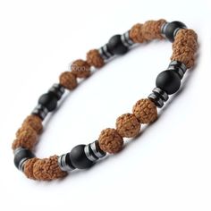 Rudraksha Jewelry, Rudraksha Bracelet, Mens Beaded Necklaces, Bracelets Men, Homemade Bracelets, Beaded Chandelier Earrings, Mens Jewellery, Stone Bracelets, Trendy Bracelets