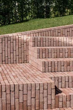 the steps are made out of bricks outside