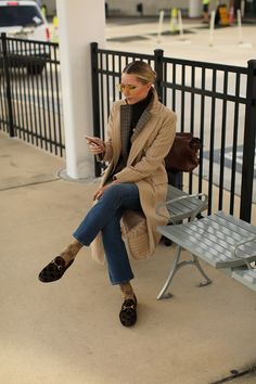 Parisian Style Winter, Airport Chic, Preppy Mode, Blair Eadie, Atlantic Pacific, Airport Look, Paris Mode, Fashion Sites, Business Outfit