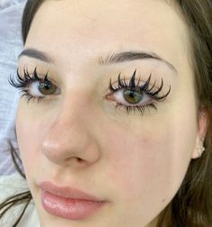 #наращиваниересниц #аниме #lashes #мокрыйэффект Manhua Lashes, Anime Lashes, Lashes Fake Eyelashes, Eyelash Technician, Cute Halloween Makeup, Perfect Eyelashes, Pretty Lashes, Eyelash Extentions, Swag Makeup