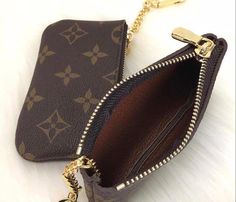 Luxury Coin Purse BUY 2 items and get your 3rd for FREE ! Valentino 2017, Louis Vuitton Coin Purse, Doudoune The North Face, Louis Vuitton Taschen, Affordable Handbags, Louise Vuitton, Sac Louis Vuitton, Louis Vuitton Key Pouch, Purse Luxury