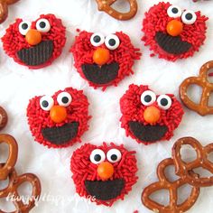 sesame street cupcakes with pretzels and cookie cookies as the characters for sesame street