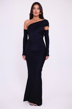 Asymmetrical one-shoulder style. Long maxi dress. Layered neckline. Option to wear it sleeveless or with sleeves. Long sleeves included. Mermaid silhouette. Bodycon fit. 97% polyester, 3% spandex. One Shoulder Long Sleeve Dress Long, Black Wedding Dress Elegant, Maxi Dress Layered, Uzun Boy, Wedding Dress Elegant, Neutral Dresses, Black Wedding Dress, Sewing Fashion, Dress Layered