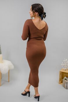 Start your next date night in style with this seductive Seduction Dress! Wrap yourself in the luxuriously ribbed fabric that will hug your curves just right, while the off-shoulder scoop neck shows off a touch of skin - flirty and fabulous! Choose from three ravishing colors and be the envy of everyone in the room. Get ready to have some fun! 21449 Date Night In, Dress Wrap, In The Room, 70 Dress, Ribbed Fabric, Night In, Date Night, Cold Shoulder Dress, Off Shoulder