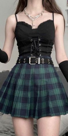 Womens Emo Fashion, Green Plaid Skirt Outfit Grunge, Egirl Outfits Aesthetic, Gothic Mode, Look Grunge