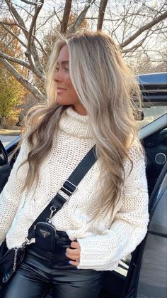 Hair Wedding Hair Looks, Winter Blonde Hair, Blonde Lowlights, Hair Color Ideas For Fall, Classic Wedding Hair, Ash Blonde Hair Colour