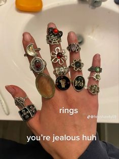 Funky Jewelry Rings, Mixing Metals Jewelry, Eccentric Accessories, Hard Jewelry, Artsy Jewelry, Accessory Inspo, Grunge Jewelry, Mode Hippie, Artsy Outfit