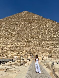 a woman standing in front of the great pyramid