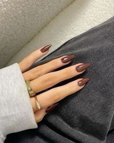 Medium Almond Acrylic Nails Fall, Autumn Nail Designs Simple, Acrylic Nails Fall Designs, Sheer Brown Nails, Autumn Brown Nails, Classy Brown Nails, Fall Nails 2024 Color Trends, Brown Autumn Nails, Chocolate Brown Nails