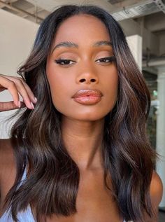 Hair Chestnut Brown, Flawless Base Makeup, Brown Hair Curly, Auburn Brown Hair, Curly Hair Color Ideas, Curly Hair Color, College Makeup, Brow Freeze, Queen Energy