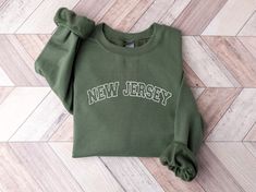 This embroidered New Jersey sweatshirt is super soft and cozy. Perfect to lounge around, run errands, or walk your dog. Our crewnecks use the highest quality material for ultra-soft and comfortable wear, with advanced embroidery to ensure vibrant colors and detailed graphics. Product Details: ✨ * 50% cotton, 50% polyester * Pre-shrunk * Classic fit * 1x1 athletic rib knit collar with spandex * Air-jet spun yarn with a soft feel and reduced pilling * Double-needle stitched collar, shoulders, armh Kentucky Sweatshirt, Funny Pickleball Shirts, College Sweater, Advanced Embroidery, Fabric Pilling, Pickleball Shirt, Retro Sweatshirts, Jersey Sweatshirt, Gildan Sweatshirts