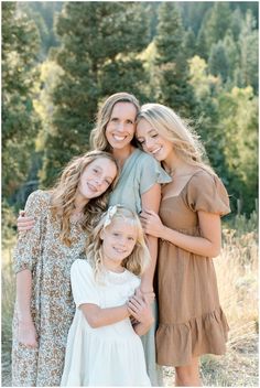 Family - Shaunie Sullivan Photography Neutral Family Photos, Family Session Poses, Family Posing Ideas, Summer Family Pictures, Big Family Photos, Photography Hobby, Large Family Photos, Winter Family Photos, Family Photoshoot Poses