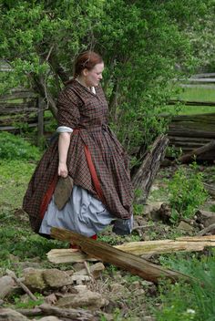 For the Love of Pockets | If I Had My Own Blue Box: Hobbit Fashion, Fence Building, Pioneer Clothing, Pioneer Dress, Tuck Dress, 18th Century Costume, Dress Pictures, Working Women