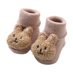 Warm Winter Baby Shoes Cartoon Bear Shape Cute Baby Shoes Baby Soft Sole Shoes Features: Home slippers upper and inner materials are make of Plush,The density of the plush is small and the Quantity is large.It can wrap your child's feet tightly.Warm your child's feet in the cold winter. Cotton sole GREAT GIFTS Not sure what to get in your life? them on their Birthday, Easter, Christmas, Graduation or Halloween to fun, cute, cartoon slippers. Perfect for everyday wear. RUBBER OUTSOLE With an indo Baby Boy Socks, Girls Tennis Shoes, Kids Inspo, Socks Packaging, Soft Sole Baby Shoes, Teddy Bear Design, Rabbit Design