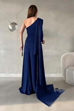 Chic modern sparkling single shoulder pleated long evening dress – JiMiss Dresses Dress With Overlay, Classic Prom Dress, Simple Prom Dress Long, Prom Dress With Train, Chic Evening Dress, Homecoming Formal Dresses, Prom Dresses Simple, Off Shoulder Wedding Dress, Satin Homecoming Dress