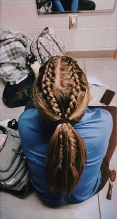 Badminton Hairstyle, Lax Hairstyles, Paint Ideas 2023, Football Hairstyles, Dance Competition Hair, Nails Paint, Ideas For Parties, Volleyball Hair